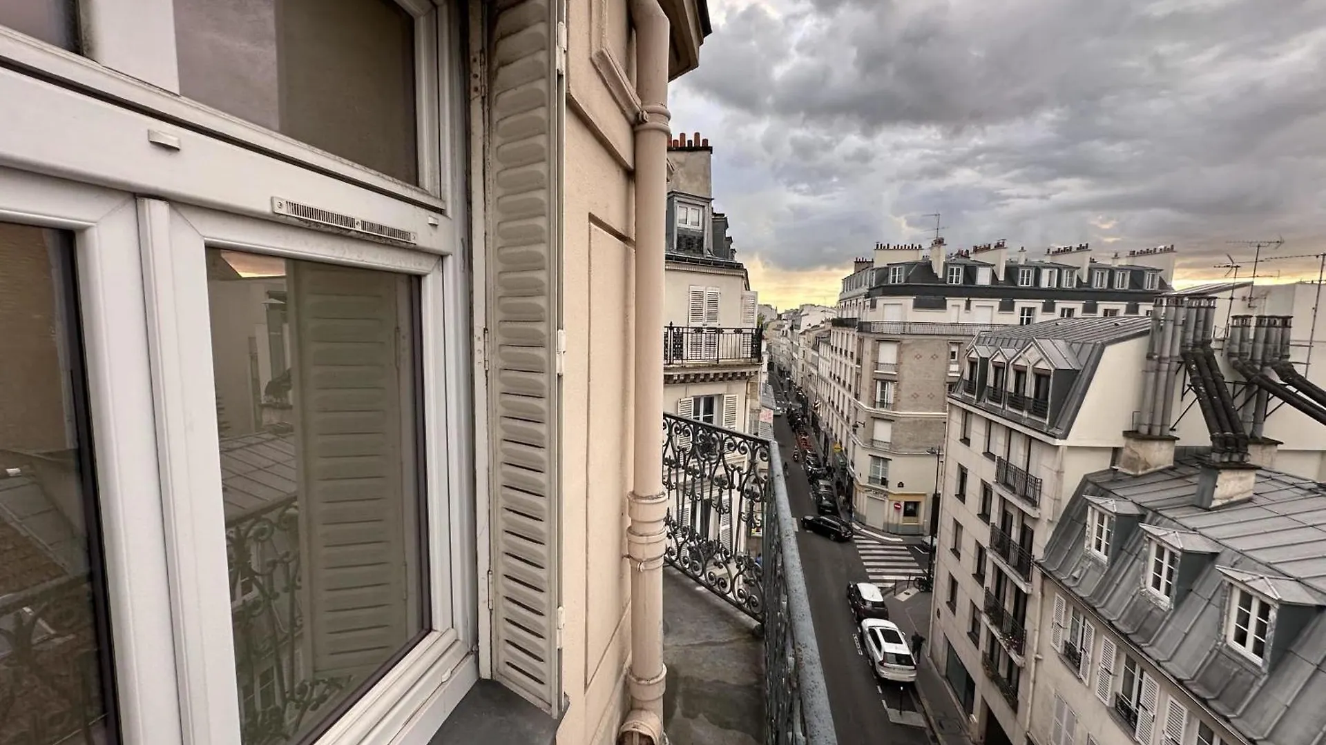 Beautiful T2 With Balcony - Near Parc Clichy *