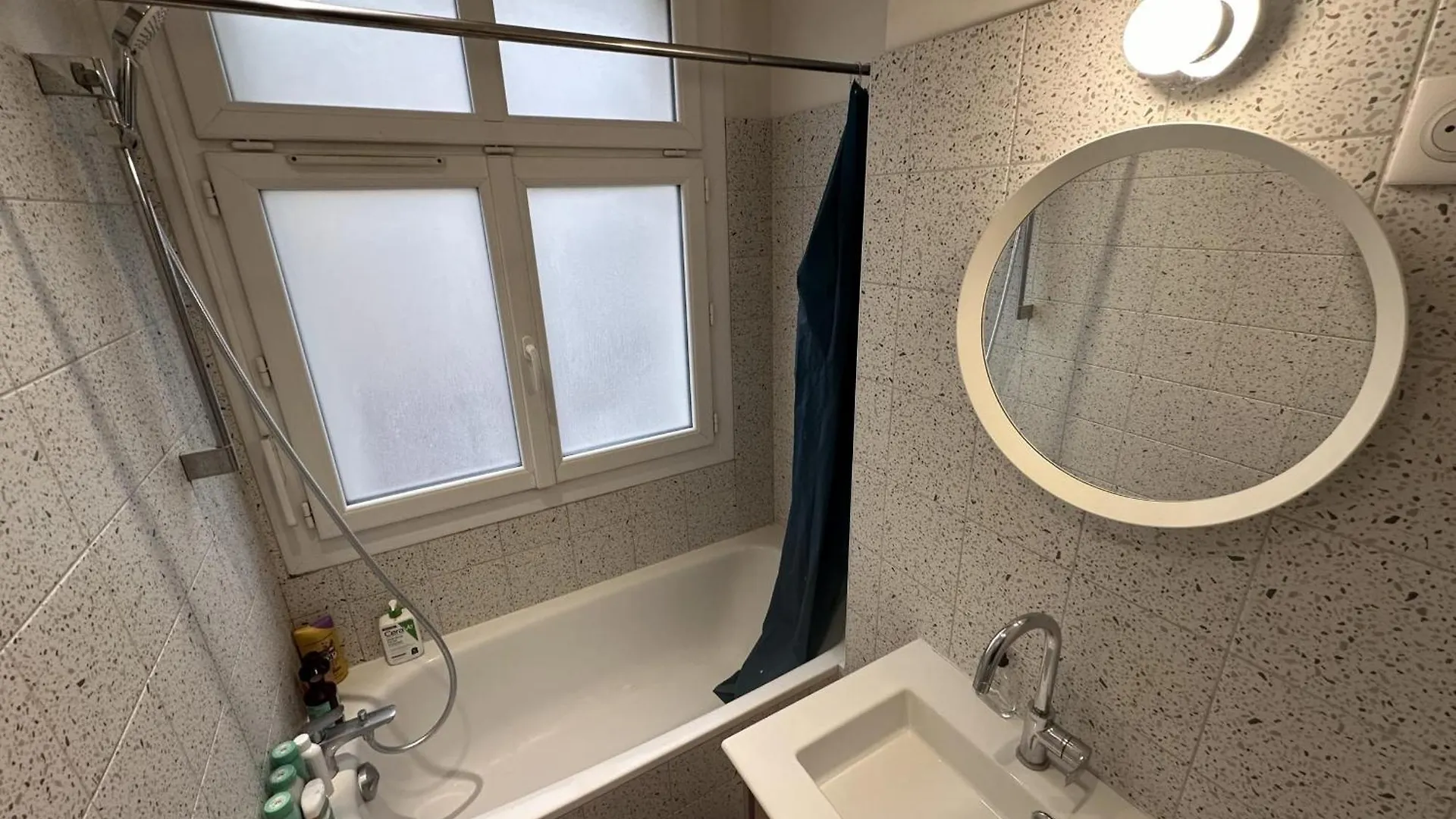 Beautiful T2 With Balcony - Near Parc Clichy